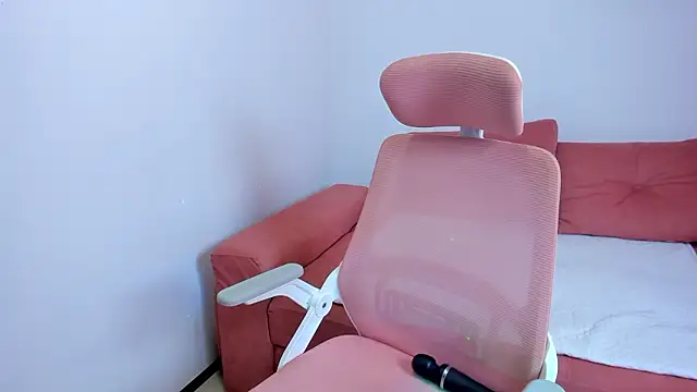 Emiss Jones online show from 12, 3, 2026