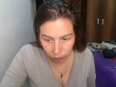 cloequeen15 online show from 13, 3, 2026