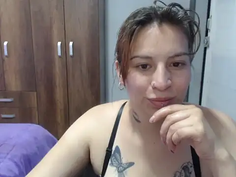 cloequeen15 online show from 10, 11, 2025