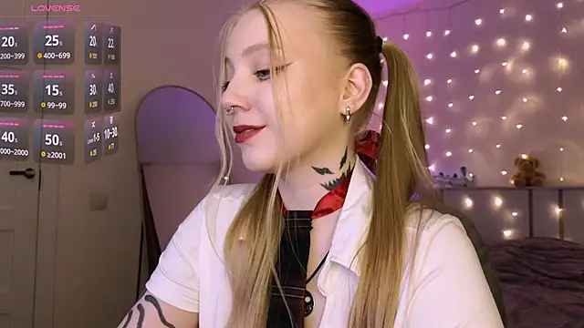 RebeccaAster online show from 16, 4, 2026