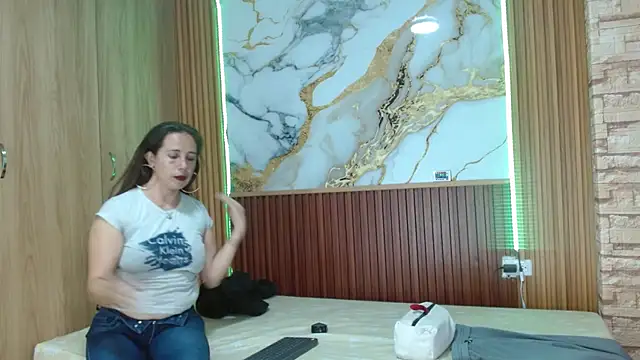 mollyandsam303av online show from 11, 3, 2026