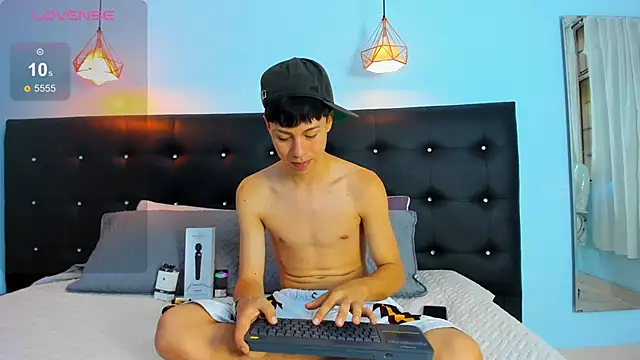 Abraham horny18 online show from 3, 11, 2025