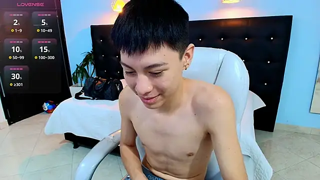 Abraham horny18 online show from 13, 9, 2025