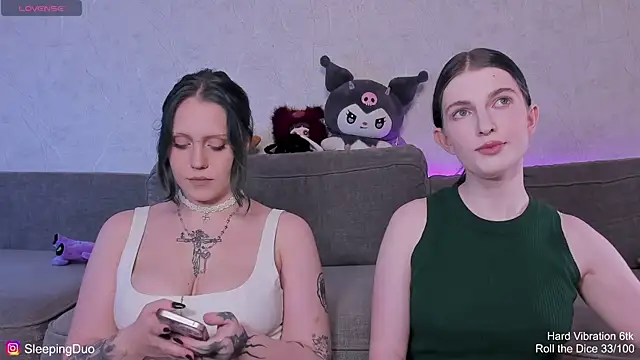Snapshot of Threesomebabes chatting on 13, 7, 2026 Threesomebabes online show from 13, 7, 2026