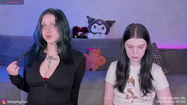 Snapshot of Threesomebabes chatting on 8, 7, 2026 Threesomebabes online show from 8, 7, 2026