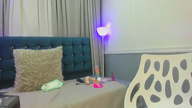 Oriana Jhonson online show from 8, 4, 2026