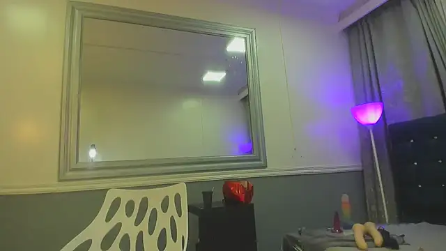 Oriana Jhonson online show from 9, 4, 2026