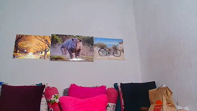 Snapshot of LoloQueen5 chatting on 2, 10, 2025 LoloQueen5 online show from 2, 10, 2025