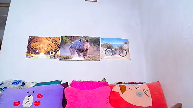 Snapshot of LoloQueen5 chatting on 19, 11, 2025 LoloQueen5 online show from 19, 11, 2025