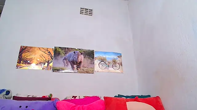 Snapshot of LoloQueen5 chatting on 22, 10, 2025 LoloQueen5 online show from 22, 10, 2025