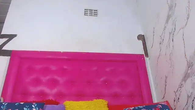 Snapshot of LoloQueen5 chatting on 11, 6, 2026 LoloQueen5 online show from 11, 6, 2026
