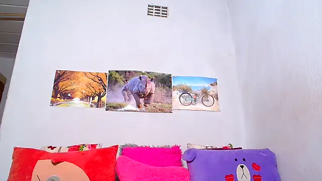 Snapshot of LoloQueen5 chatting on 27, 11, 2025 LoloQueen5 online show from 27, 11, 2025