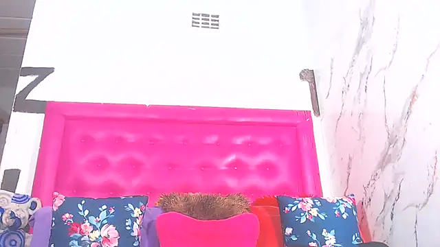 Snapshot of LoloQueen5 chatting on 2, 6, 2026 LoloQueen5 online show from 2, 6, 2026