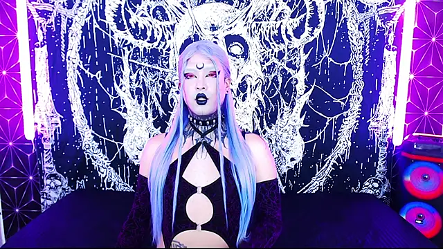 naomi satan online show from 24, 4, 2026