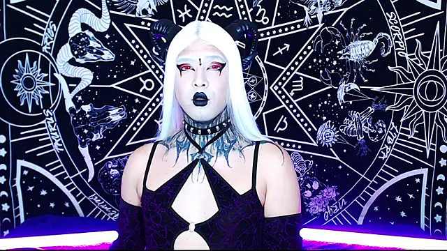 naomi satan online show from 17, 4, 2026