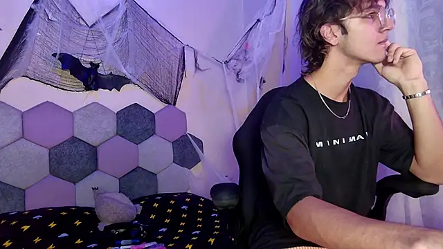 Snapshot of 2006_tgn chatting on 3, 11, 2025 2006 tgn online show from 3, 11, 2025