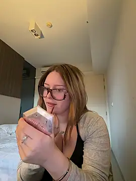 Snapshot of cherryrosealiee chatting on 22, 7, 2026 cherryrosealiee online show from 22, 7, 2026