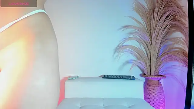 Snapshot of Noami_Rose chatting on 4, 12, 2025 Noami Rose online show from 4, 12, 2025