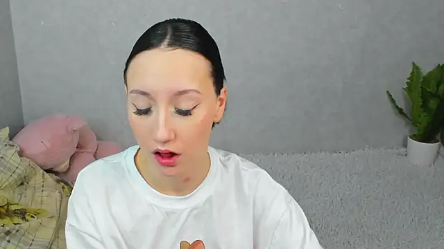 Snapshot of EileenMoores chatting on 15, 12, 2025 EileenMoores online show from 15, 12, 2025