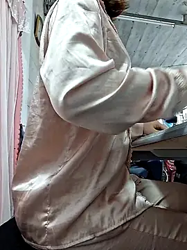 irina hana online show from 17, 12, 2025