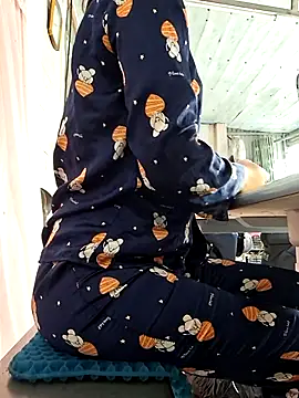 irina hana online show from 17, 11, 2025