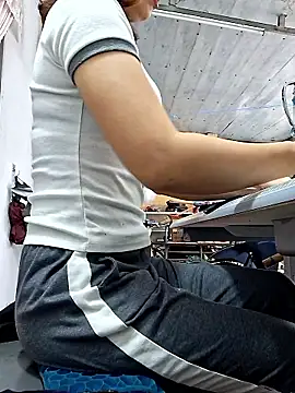 irina hana online show from 2, 12, 2025