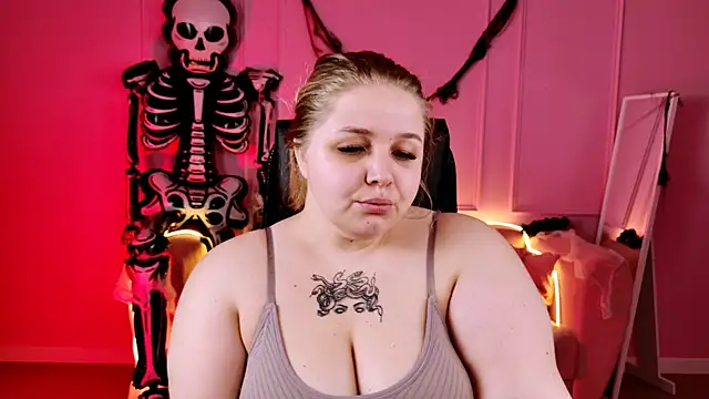 Snapshot of SladaDell chatting on 18, 10, 2025 SladaDell online show from 18, 10, 2025