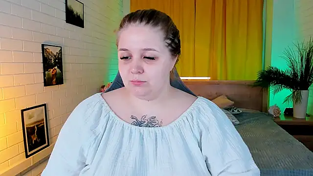 Snapshot of SladaDell chatting on 11, 10, 2025 SladaDell online show from 11, 10, 2025