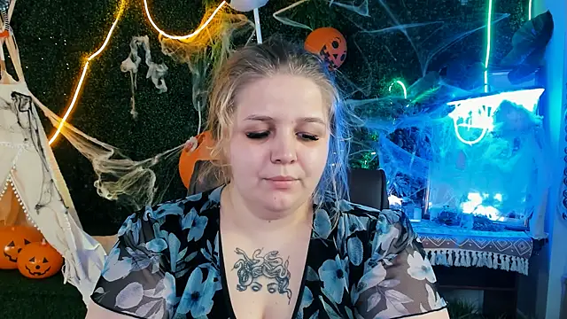 Snapshot of SladaDell chatting on 17, 10, 2025 SladaDell online show from 17, 10, 2025