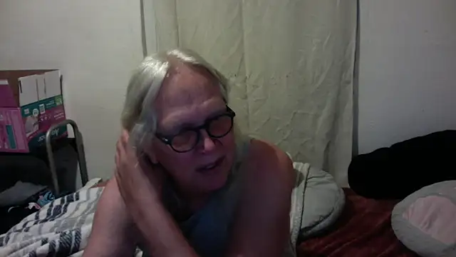 Snapshot of OldLadySara chatting on 24, 5, 2026 OldLadySara online show from 24, 5, 2026