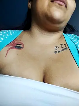 Snapshot of yelezia chatting on 16, 10, 2025 yelezia online show from 16, 10, 2025