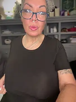 dieseldame1313 online show from 5, 2, 2026