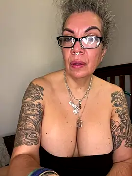 dieseldame1313 online show from 13, 10, 2025