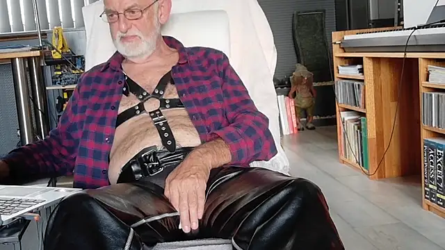 Snapshot of ewaldwillems99 chatting on 17, 10, 2025 ewaldwillems99 online show from 17, 10, 2025