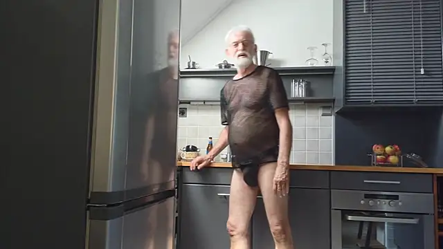 Snapshot of ewaldwillems99 chatting on 31, 5, 2026 ewaldwillems99 online show from 31, 5, 2026