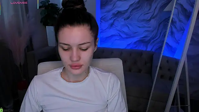 Aria Mila online show from 15, 4, 2026