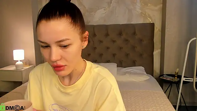 Snapshot of Aria_Mila chatting on 18, 5, 2026 Aria Mila online show from 18, 5, 2026