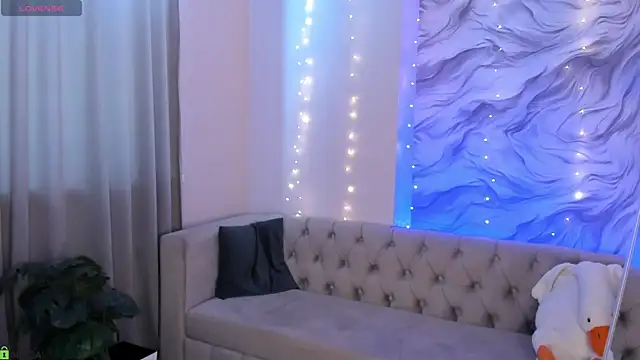 Snapshot of Aria_Mila chatting on 24, 4, 2026 Aria Mila online show from 24, 4, 2026