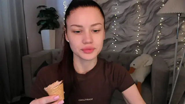 Snapshot of Aria_Mila chatting on 13, 5, 2026 Aria Mila online show from 13, 5, 2026