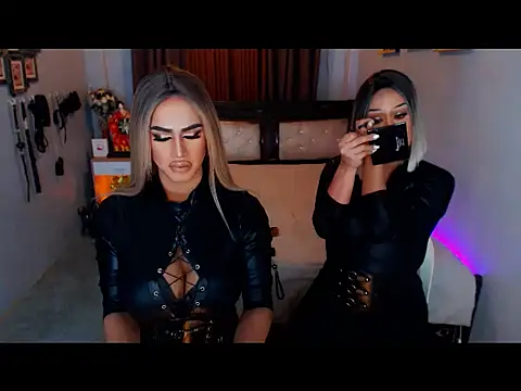 Snapshot of MystiqueQueen chatting on 3, 10, 2025 MystiqueQueen online show from 3, 10, 2025