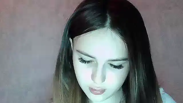 SweetLoraa online show from 12, 5, 2026