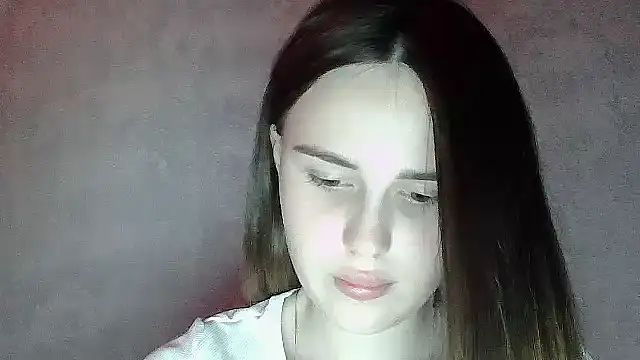 SweetLoraa online show from 8, 6, 2026