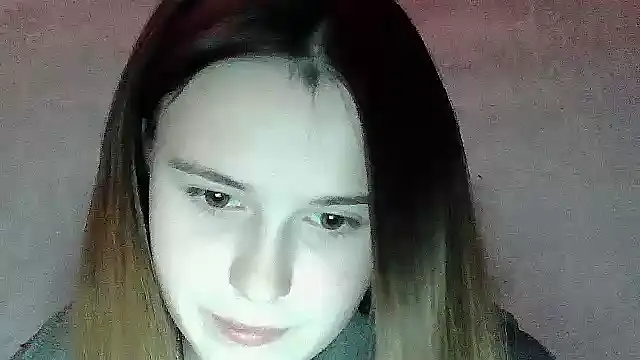 SweetLoraa online show from 2, 11, 2025