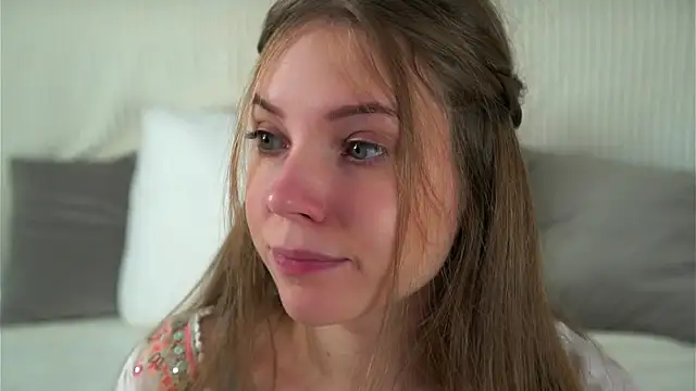 KarriBrownd online show from 7, 10, 2025