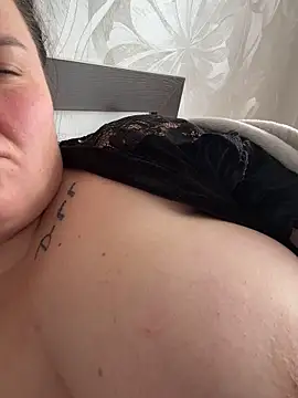 SunnyLeila2101 online show from 2, 4, 2026