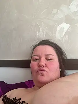 SunnyLeila2101 online show from 6, 4, 2026