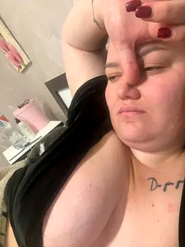 Snapshot of SunnyLeila2101 chatting on 11, 10, 2025 SunnyLeila2101 online show from 11, 10, 2025