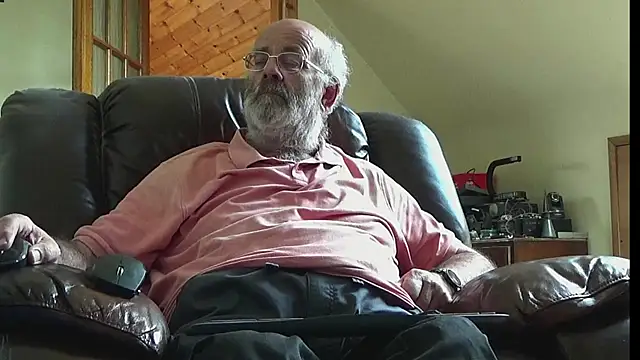 Snapshot of janzer13 chatting on 3, 8, 2026 janzer13 online show from 3, 8, 2026