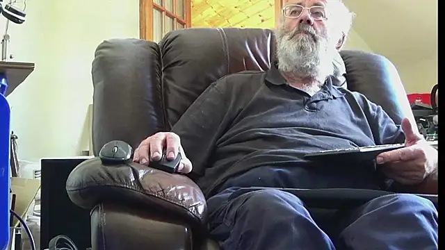 Snapshot of janzer13 chatting on 24, 7, 2026 janzer13 online show from 24, 7, 2026