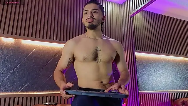 ArturoCardona  online show from 24, 7, 2026